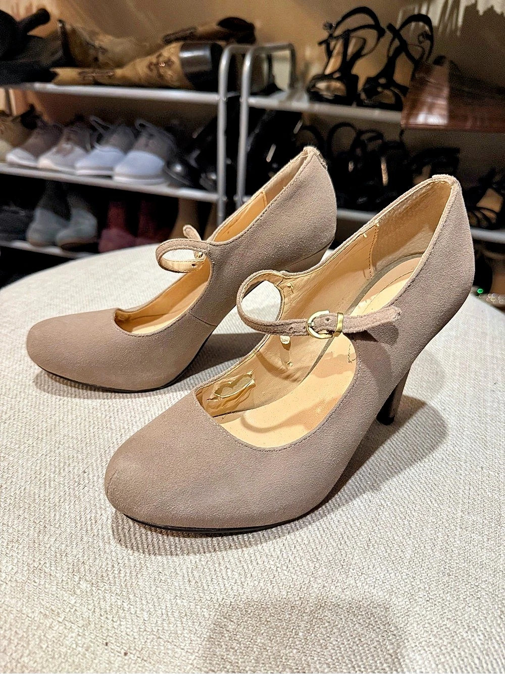 Guess Mary Jane Heels in light taupe